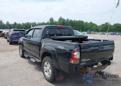 2013 Toyota Tacoma Base V6 z USA, uszkodzony, nr VIN 3TMLU4EN4DM117239